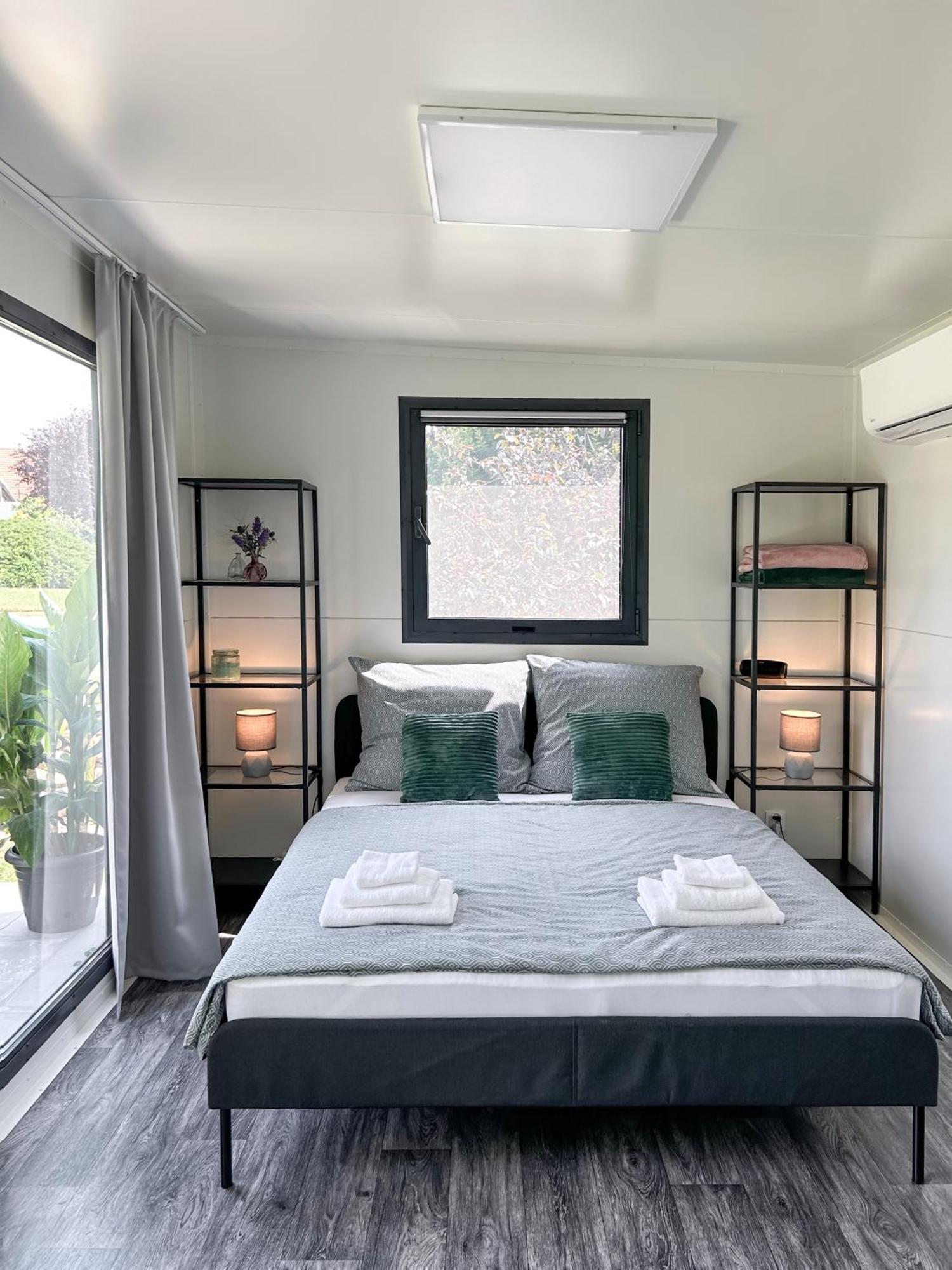 דירות Kobylí Tiny House Mezi Sklepy מראה חיצוני תמונה