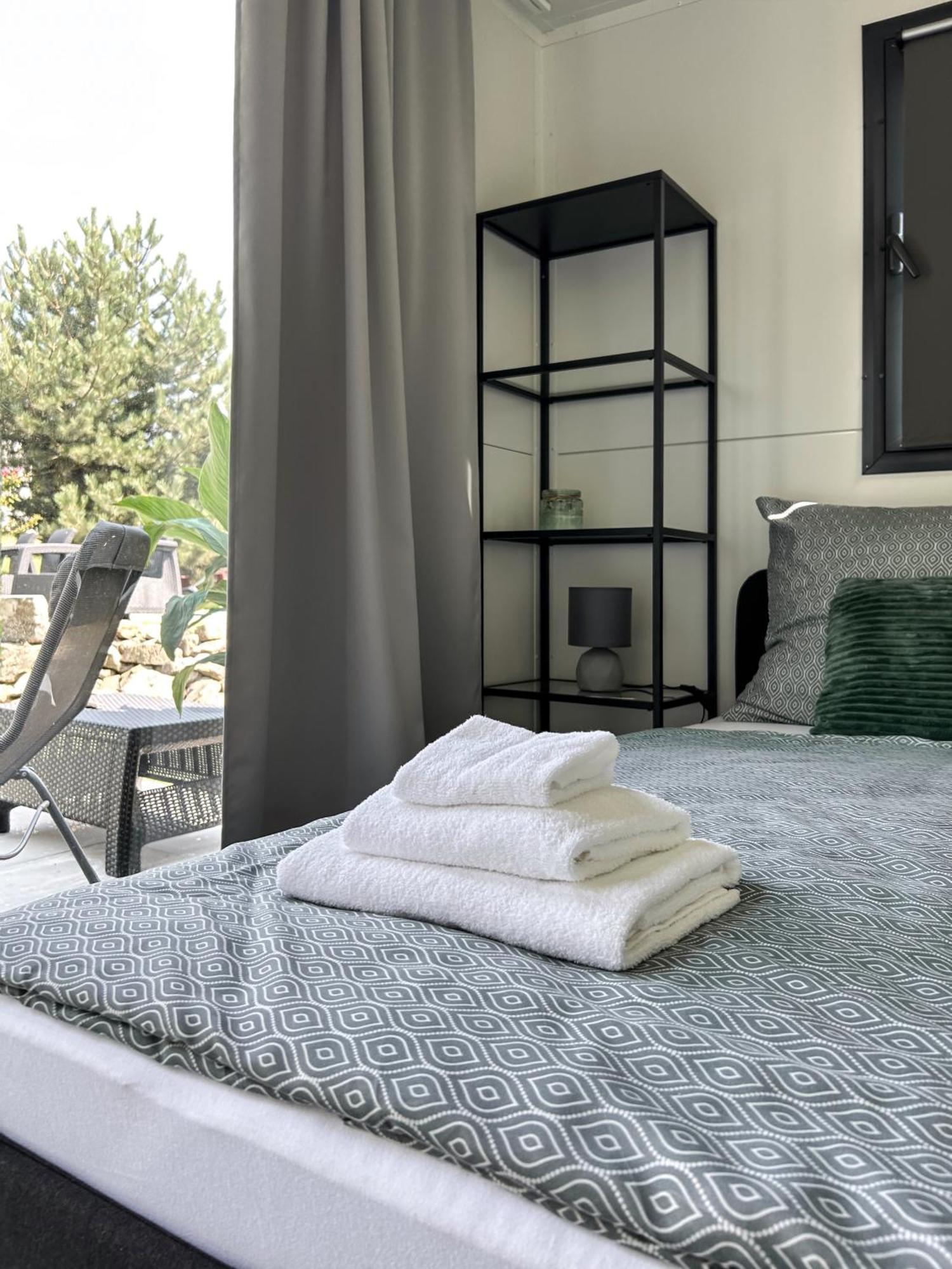 דירות Kobylí Tiny House Mezi Sklepy מראה חיצוני תמונה